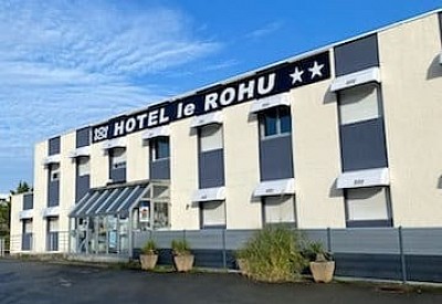 Façade de l'Hôtel Le Rohu à Séné