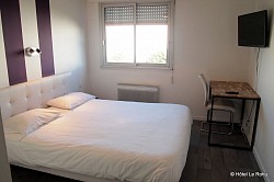 Chambre équipée
